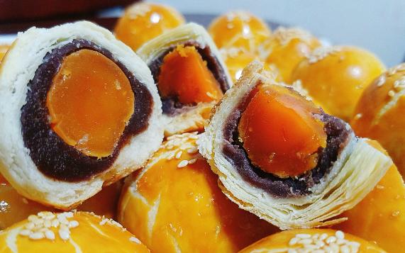 蛋黃酥有什么營(yíng)養(yǎng)？蛋黃酥是怎么制作的
