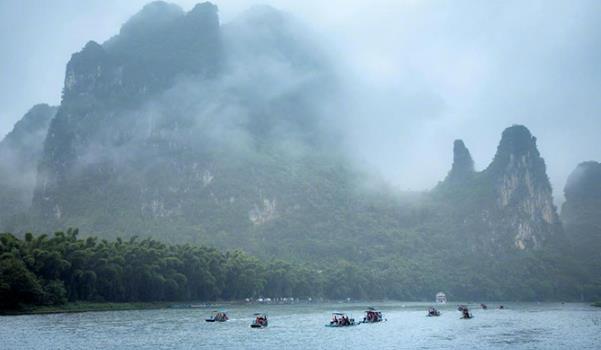 漓江的景色之奇是指什么(如詩(shī)如畫、奇峰夾岸，碧水縈回)
