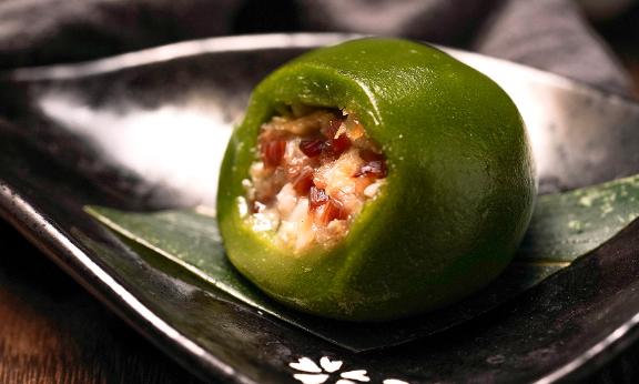 為什么要吃青團(tuán)？青團(tuán)是用艾草做的嗎