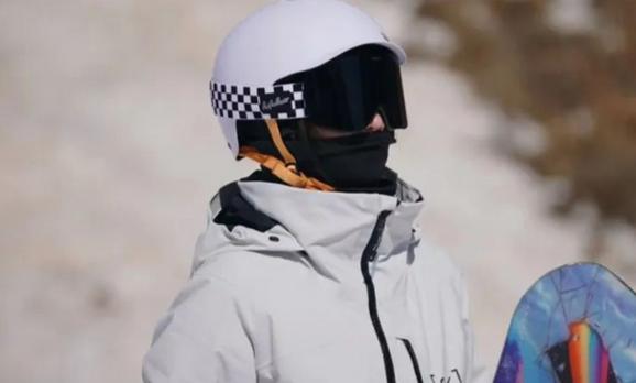 滑雪服能當沖鋒衣穿嗎？滑雪服面料是什么